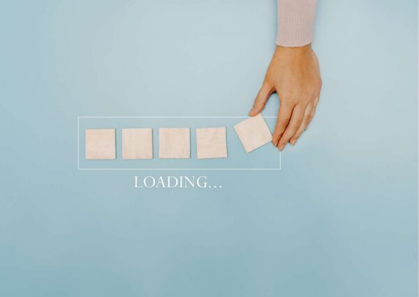 Engaging Email Strategies: Hellobar and MailChimp in Action